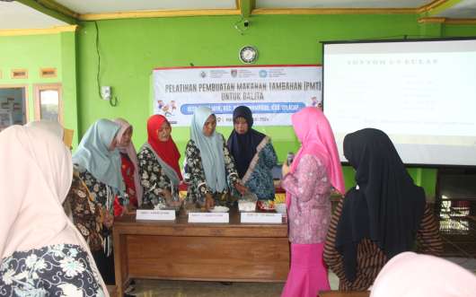 Pelatihan PMT untuk Balita bersama narasumber dari Puskesmas Gadnrungmangu II